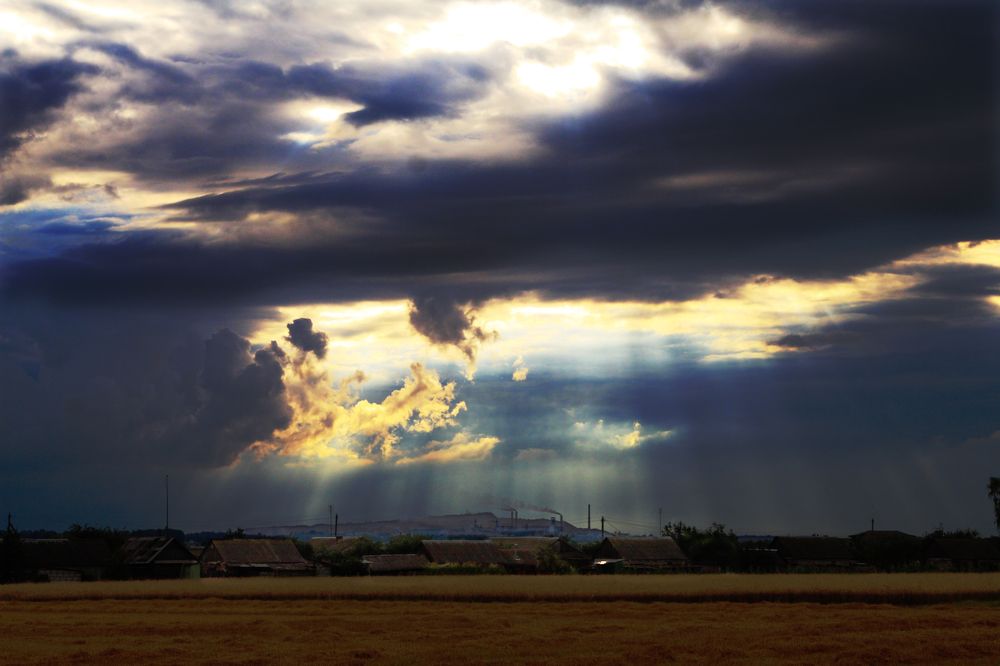 Разорванное небо.