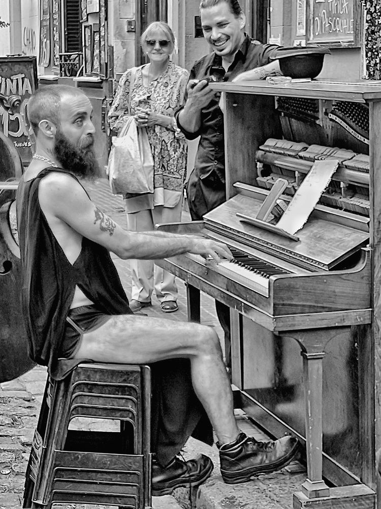 Photograph by Carlos Orozco Carlos Orozco bass