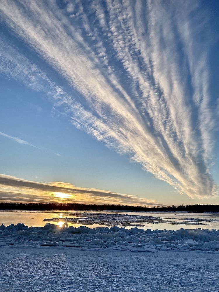 Закат на реке