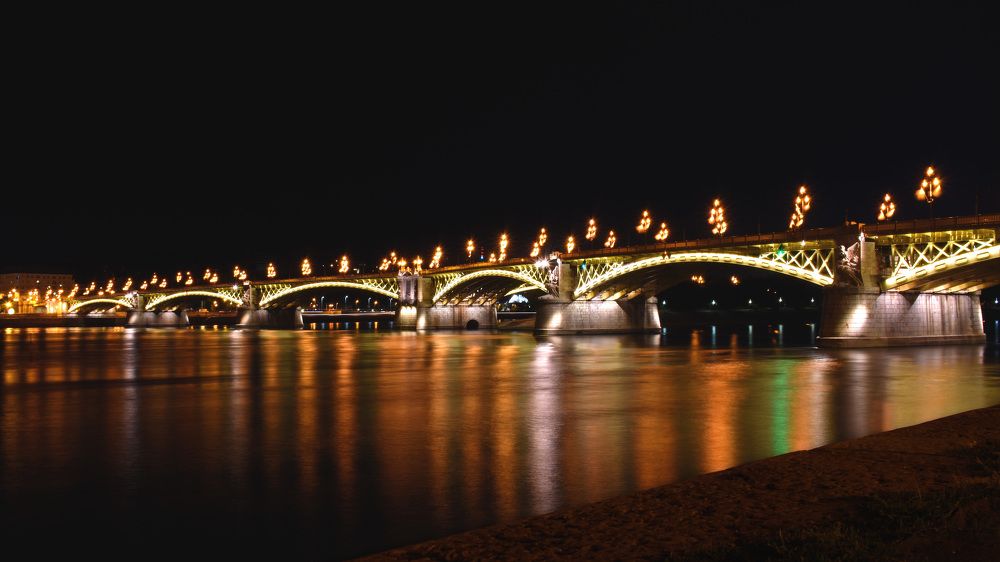 Photograph by Anton Leonchikov