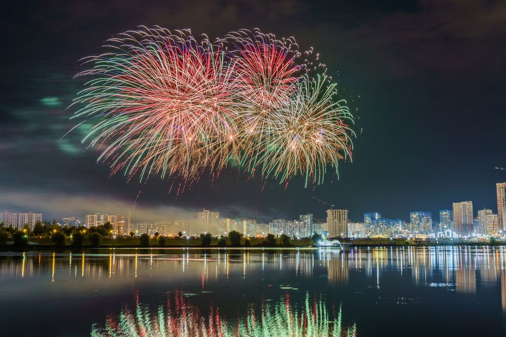 Вечерний город Спутник
