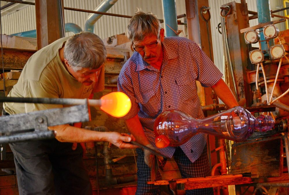 Хрустальных дел мастера