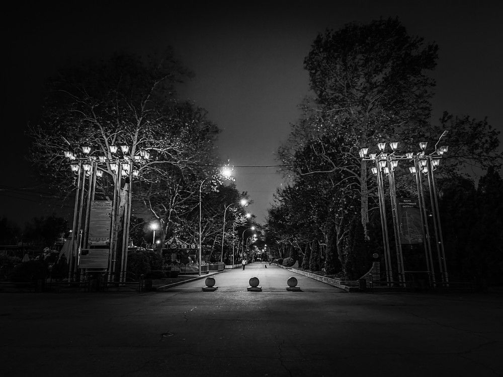 Таинственная аллея / Mysterious Alley