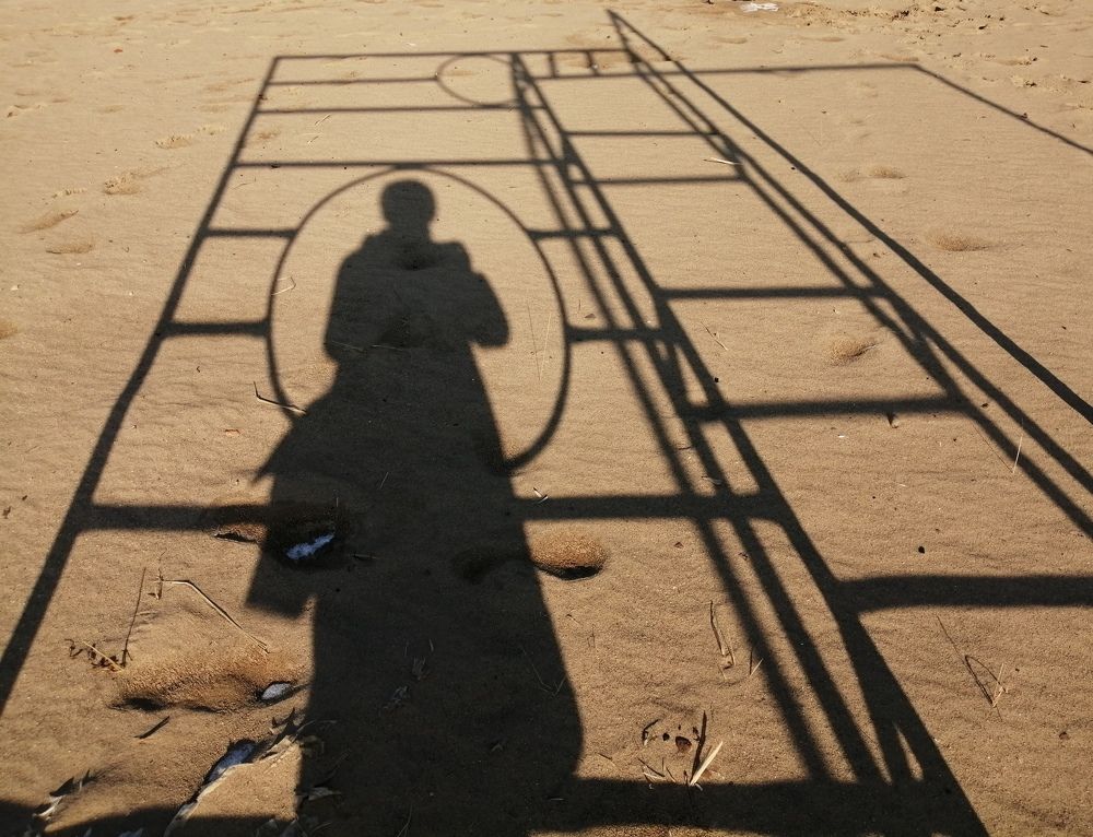 Тень на песке