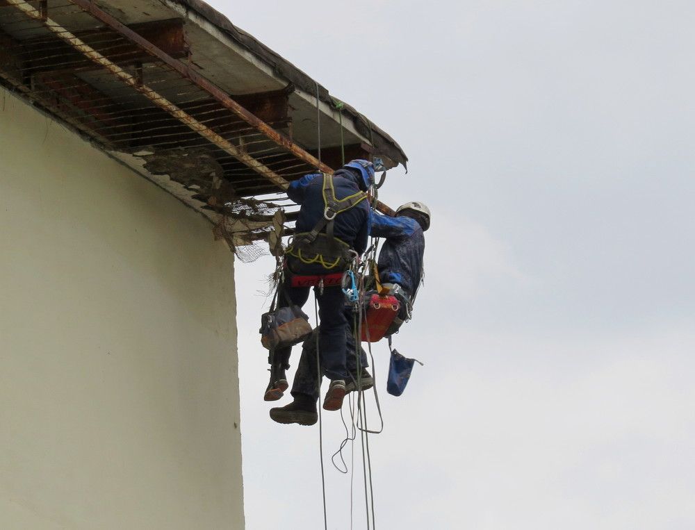 В подвешенном состоянии