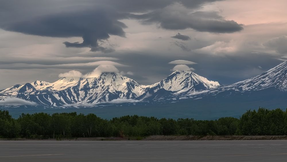 в тени Большого Брата..
