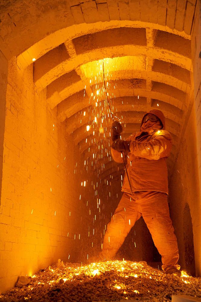 Очистка дюз печи для плавки стекла.