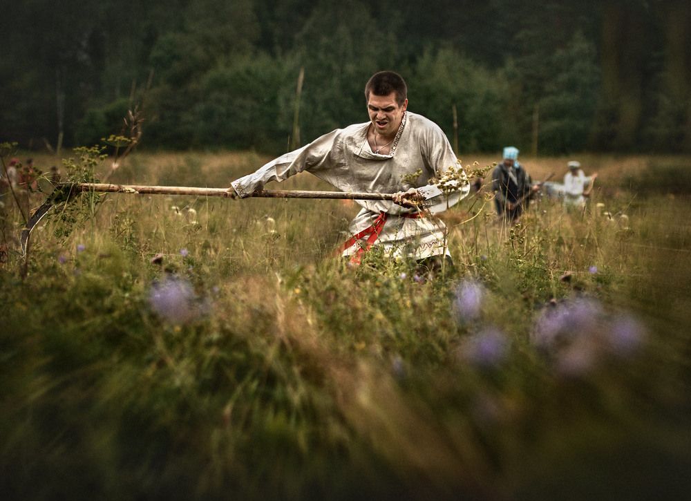 Коси коса пока роса...