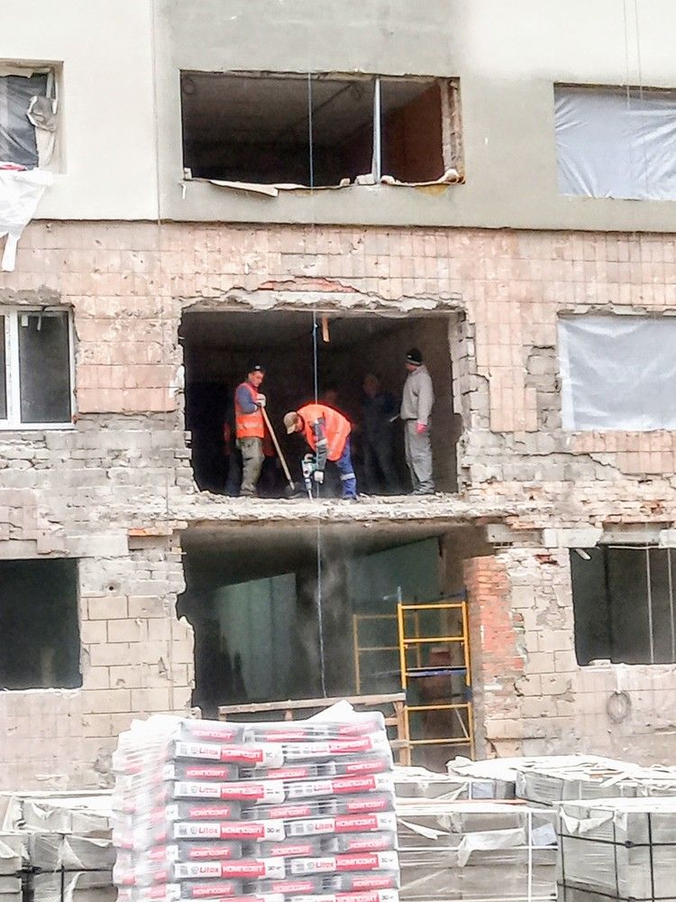 Восстановление домов в Мариуполе