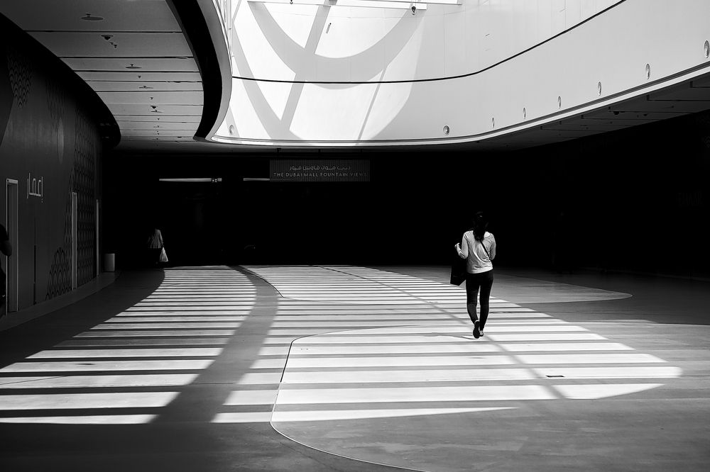 Leading Lines using Ceiling's shadow
