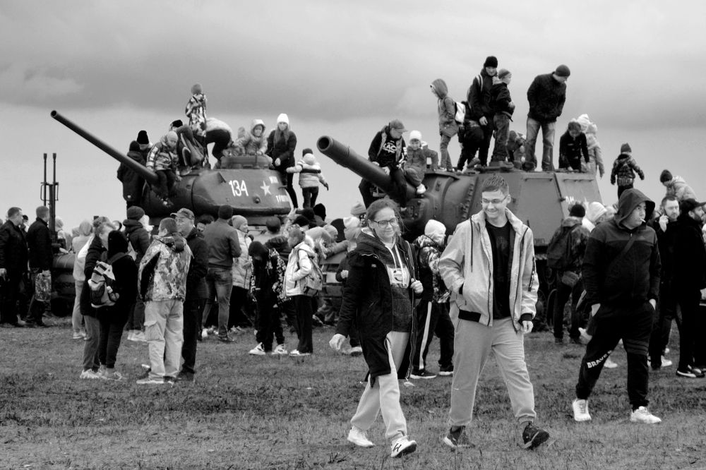 Всё посмотрели - пошли домой.../Everyone looked - went home