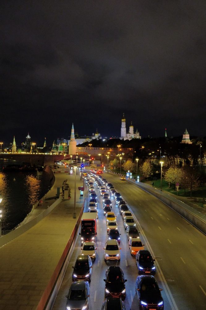 Осенний вечер в городе