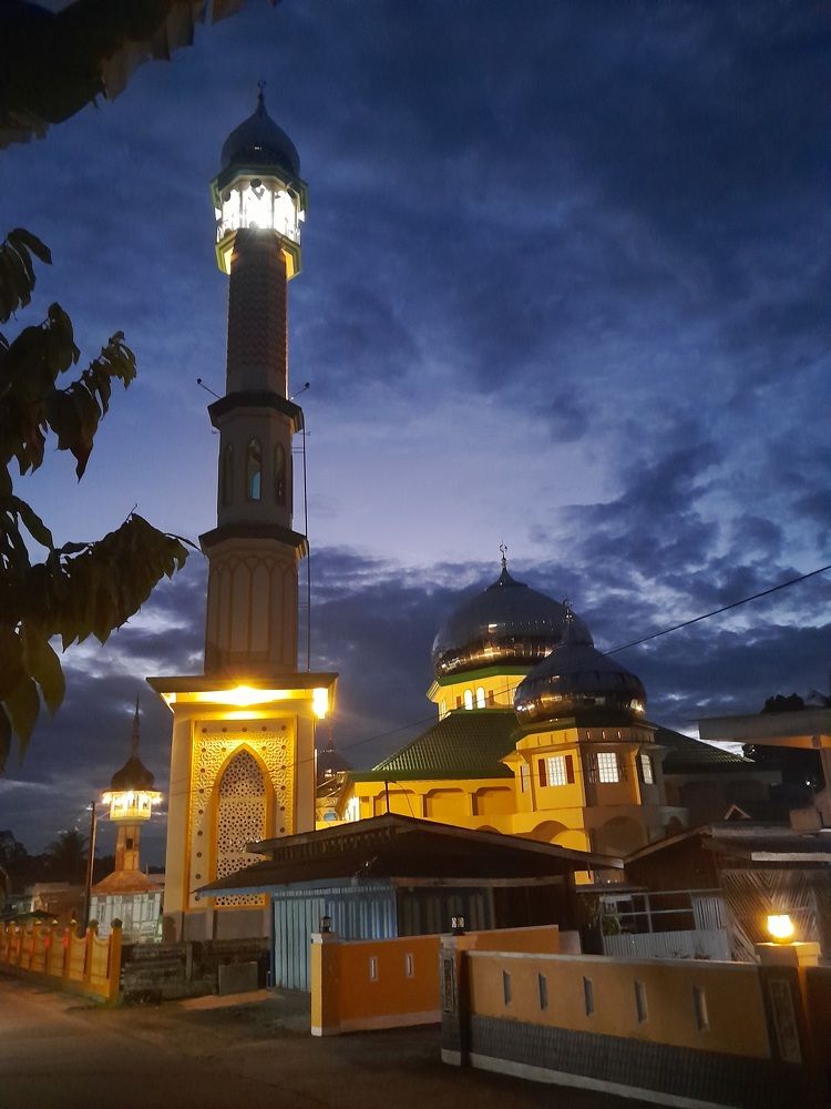 A Night Mosque at  Kubang