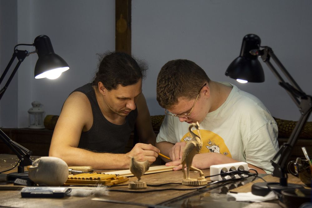 В школе резьбы по дереву