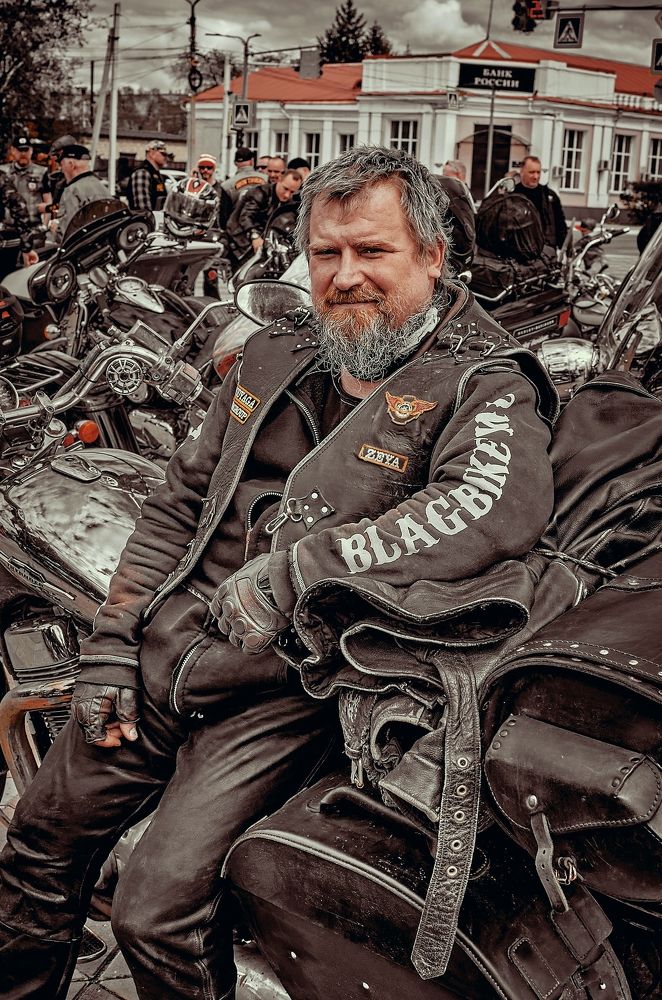 Брутальный байкер