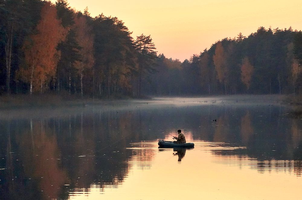 Вечером на озере в Полесье