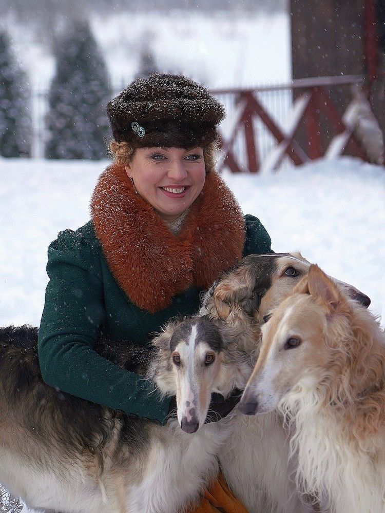 А за околицей метёт...