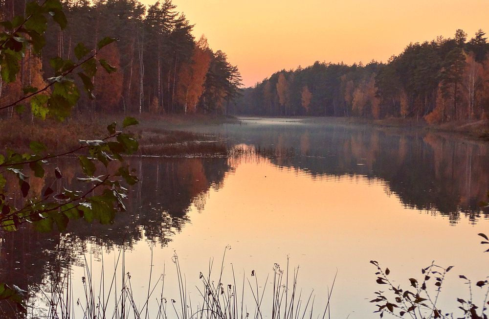 Осенний вечер на озере