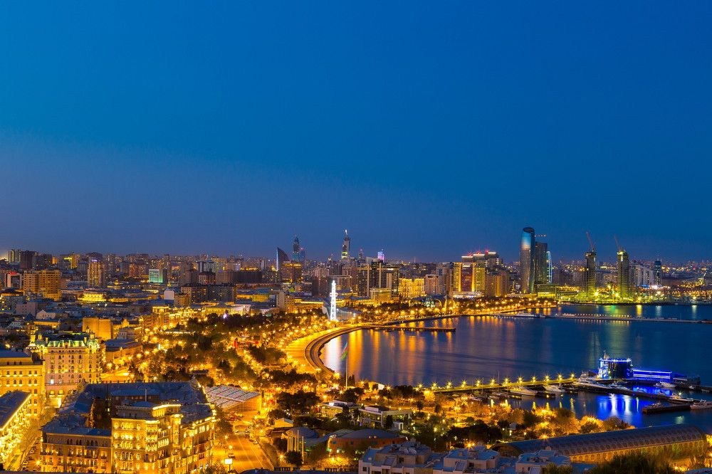 Ночной Баку