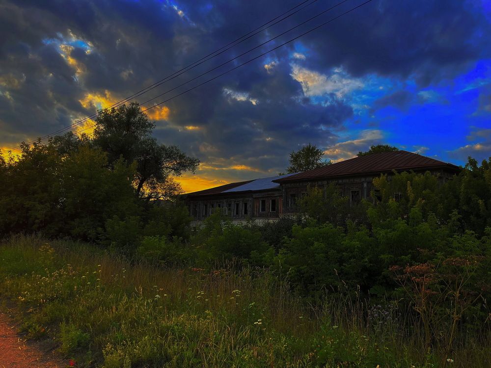 Моя начальная школа и спортзал в Русских Краях...!