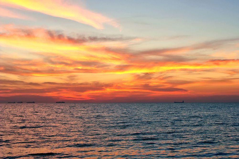 Горит закат