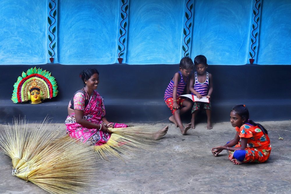 MOTHER CHILDREN WORKING
