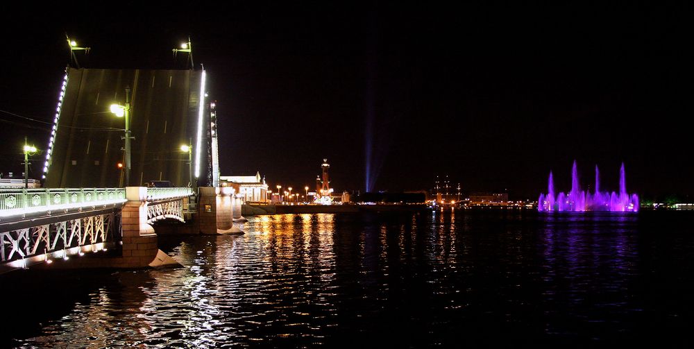 Разводка Дворцового моста