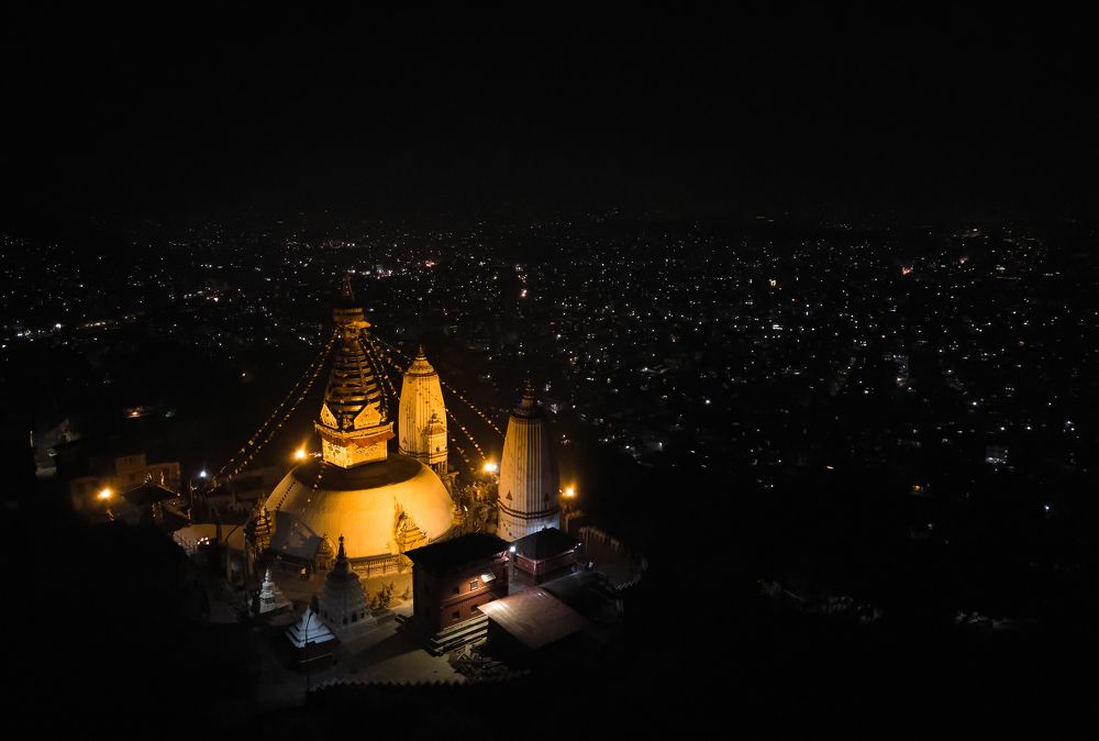 Паря над Катманду.