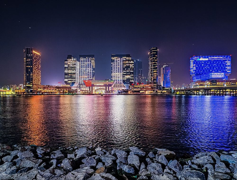 Lighting up AbuDhabi's night sky
