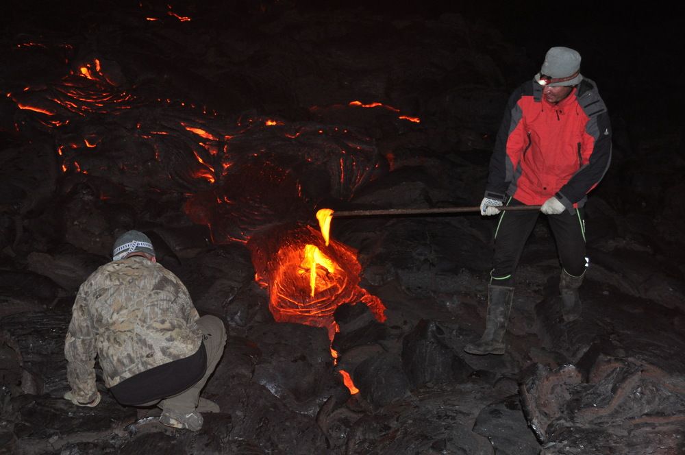 Отбор свежей лавы