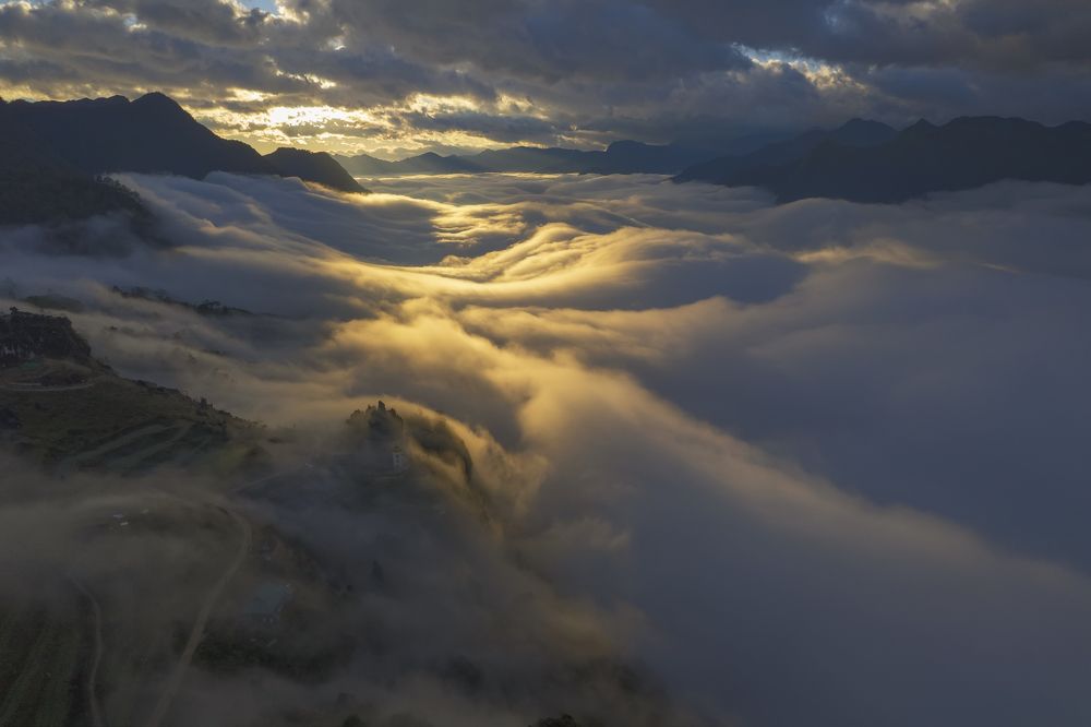 Photograph by Lạc Cơ