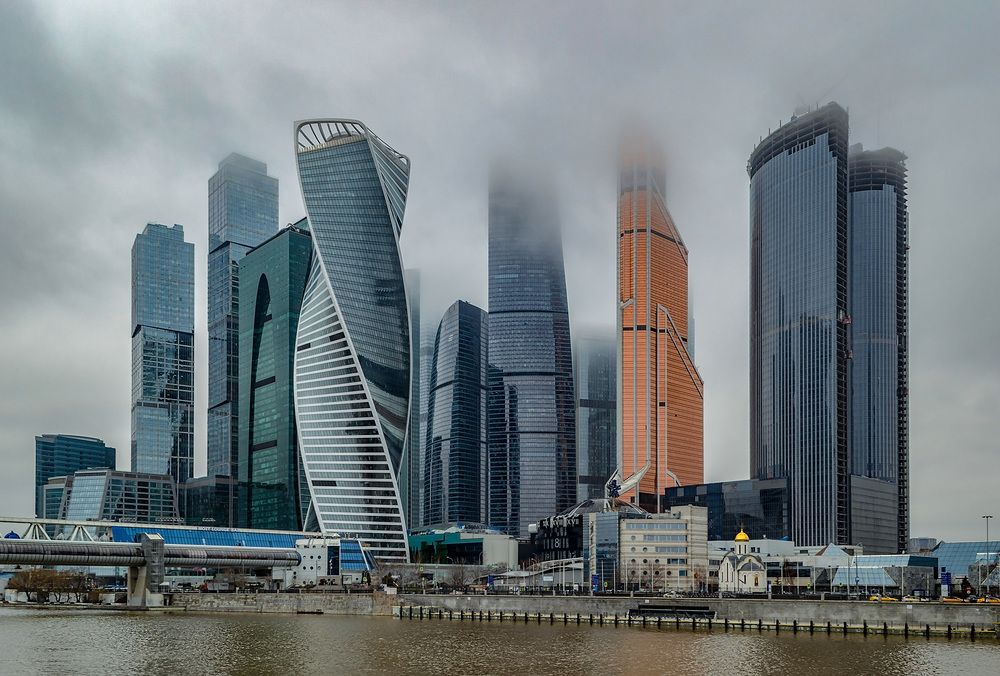 Облачно-дождливый Деловой Центр