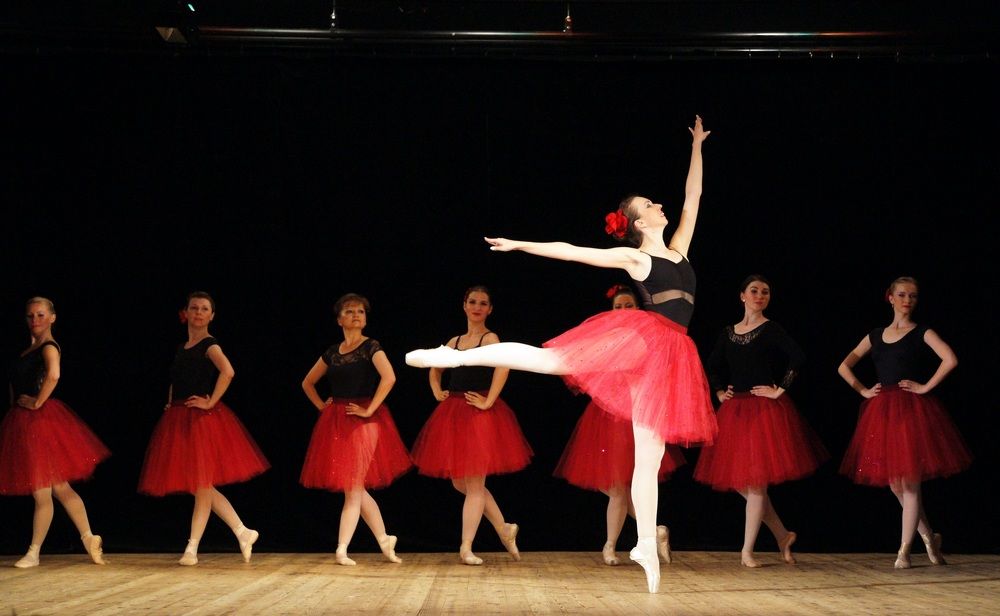 Увлеченные танцем...