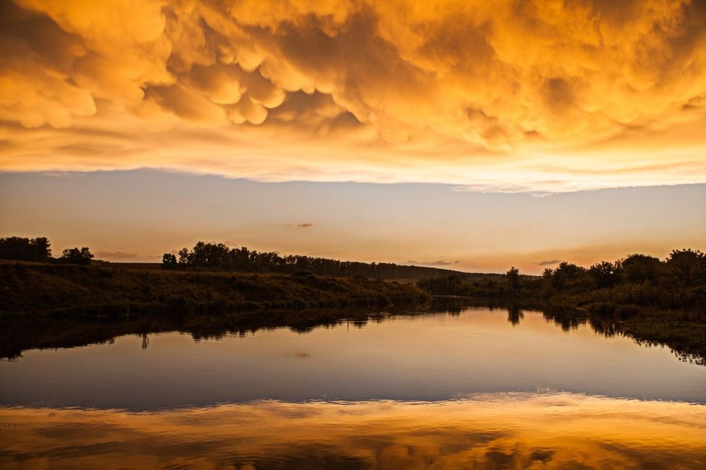 Вымеобразные или трубчатые облака