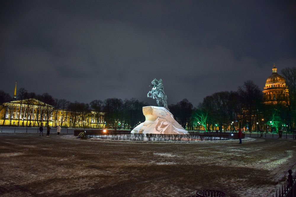 Медный всадник ночью.