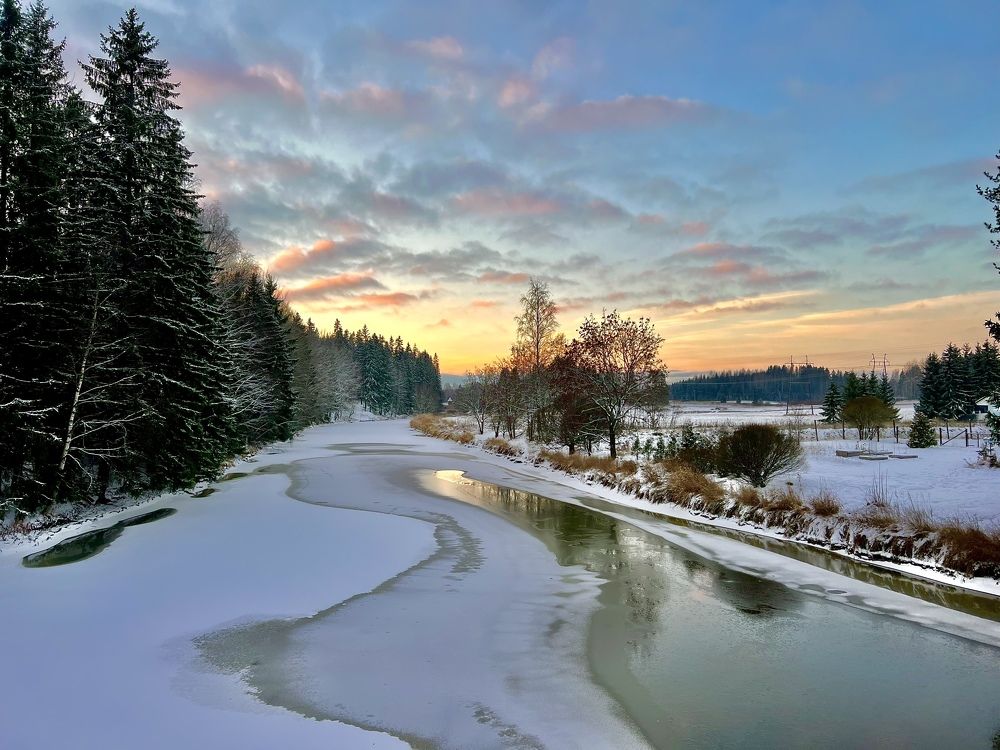Рассвет над рекой