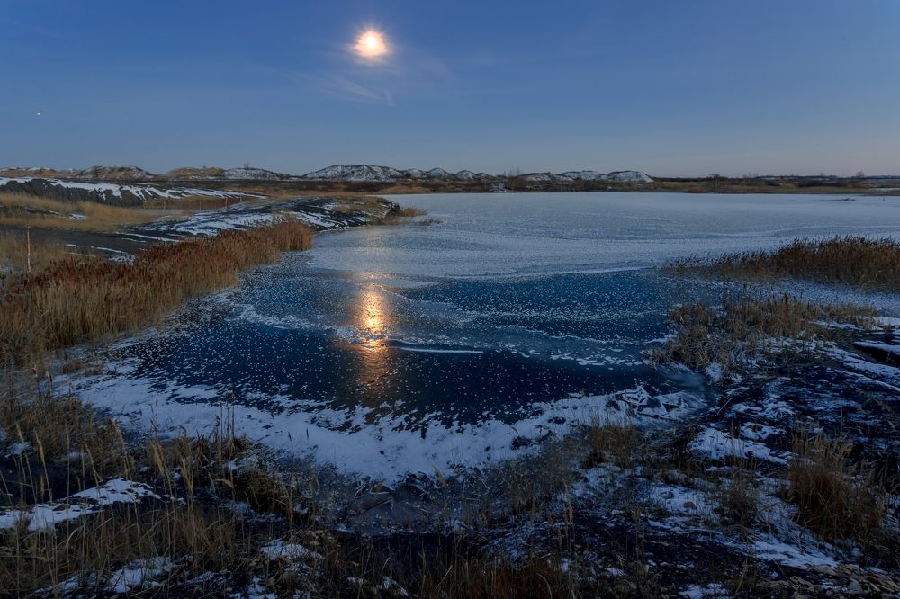 Расплескалась застывшая волна