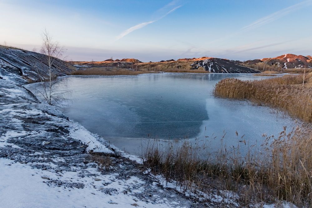 Вечер на замерзшем озере