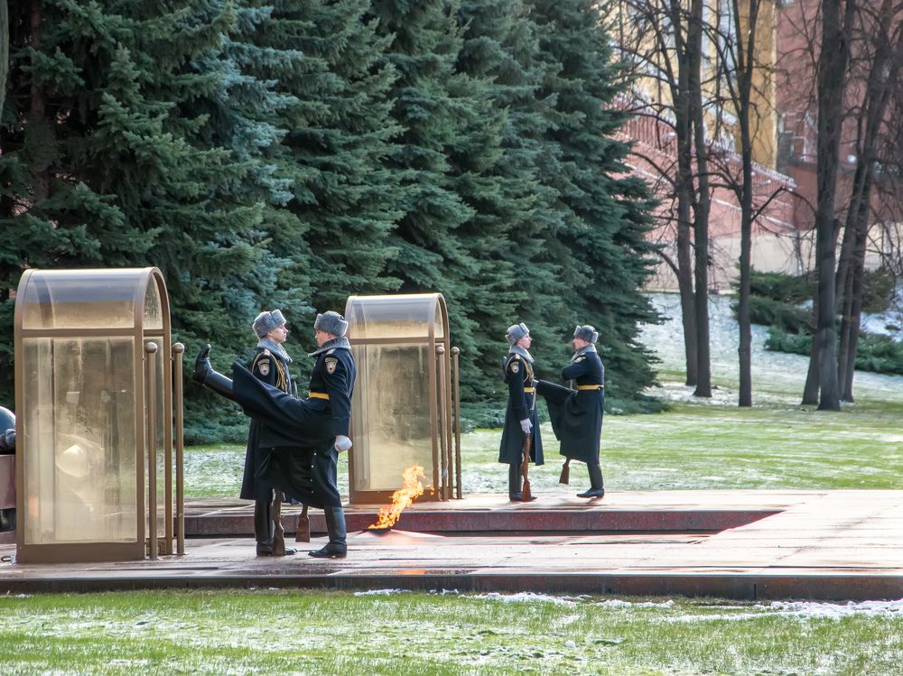 Смена почетного караула