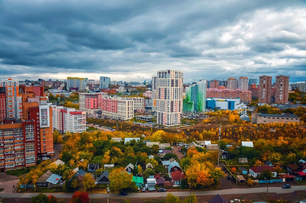 Город наступает.