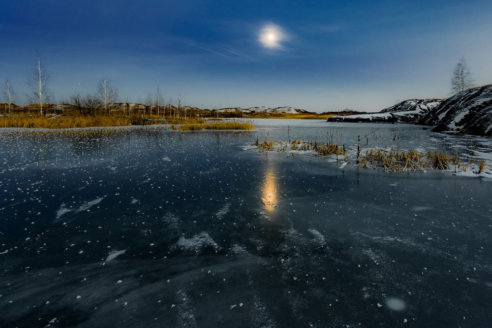 На льду с луной наедине