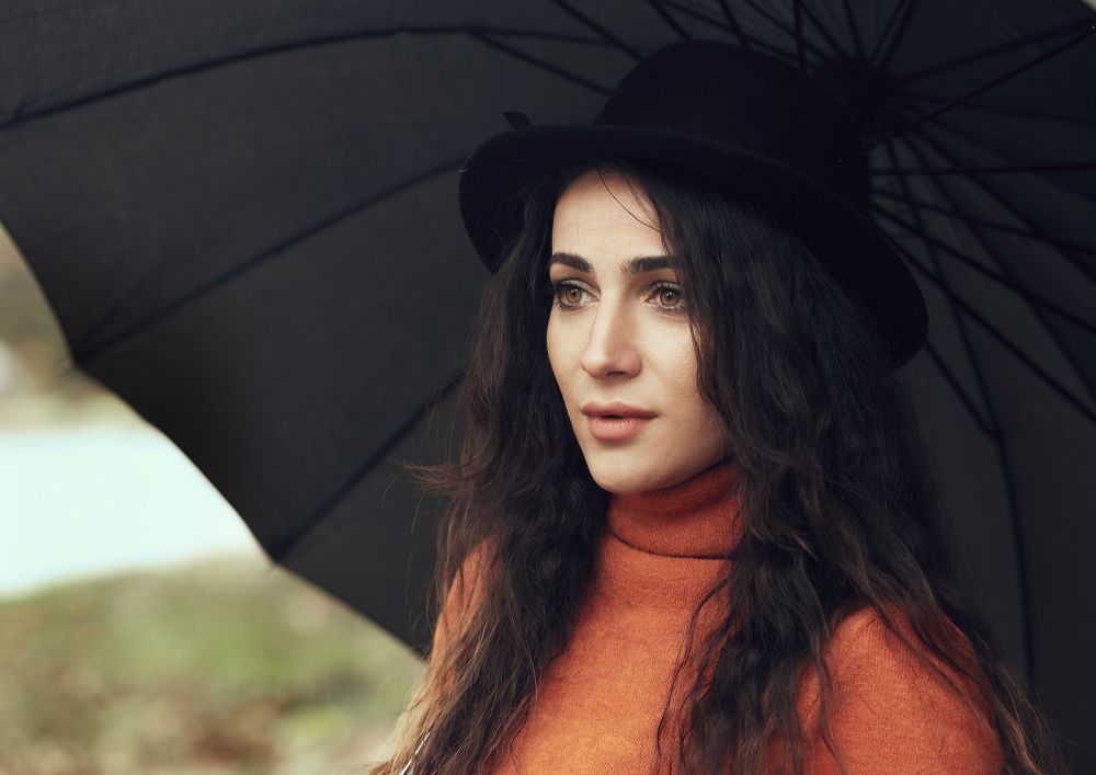 Девушка с зонтом