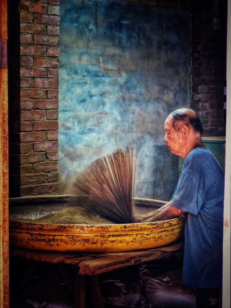 Traditional incense stick maker
