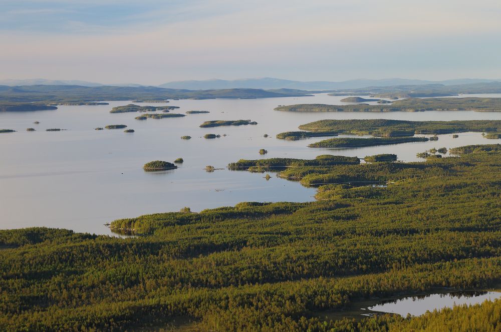 Озеро Ковдозеро с горы Каликорвы.