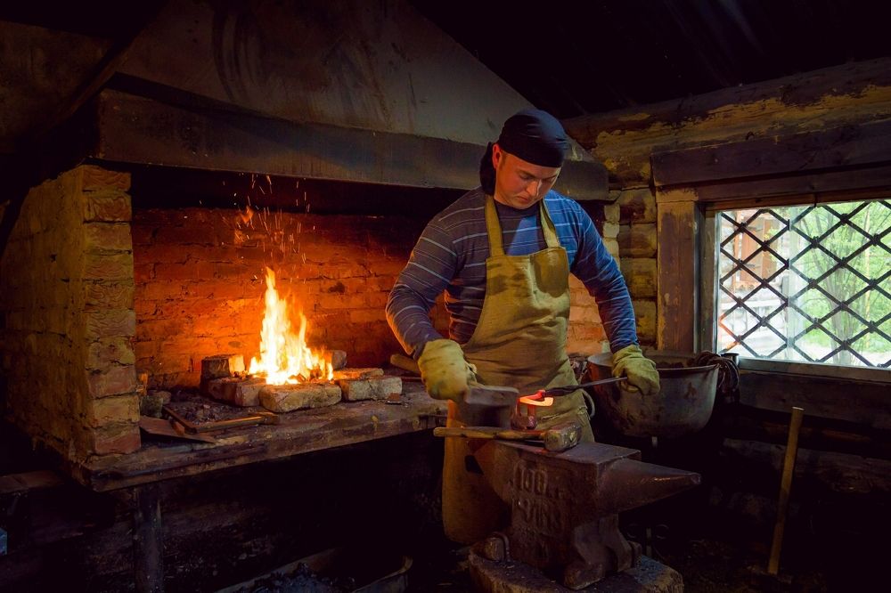 В сельской кузнице