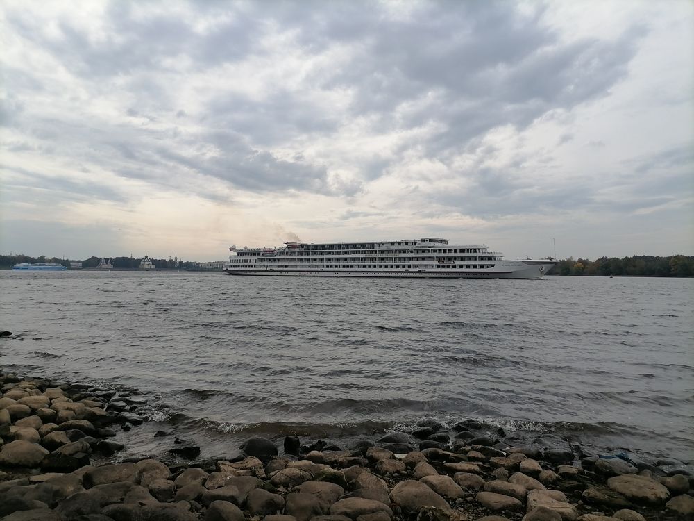 Теплоход на Волге. Углич.