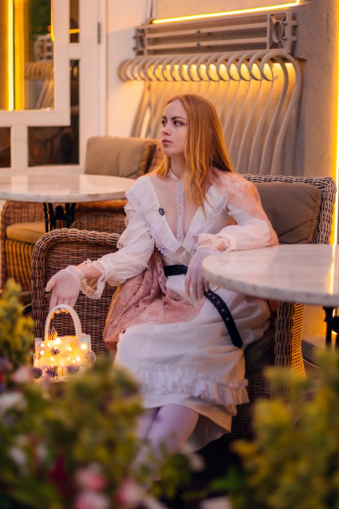 Девушка в кафе