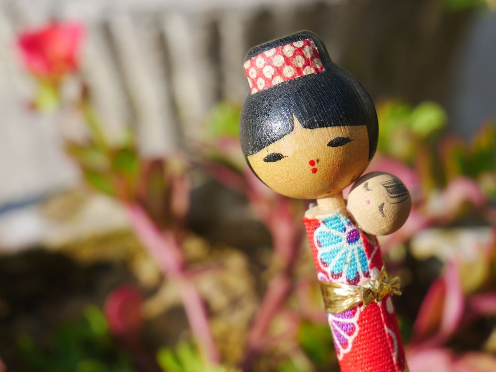 Japanese doll drawing pen