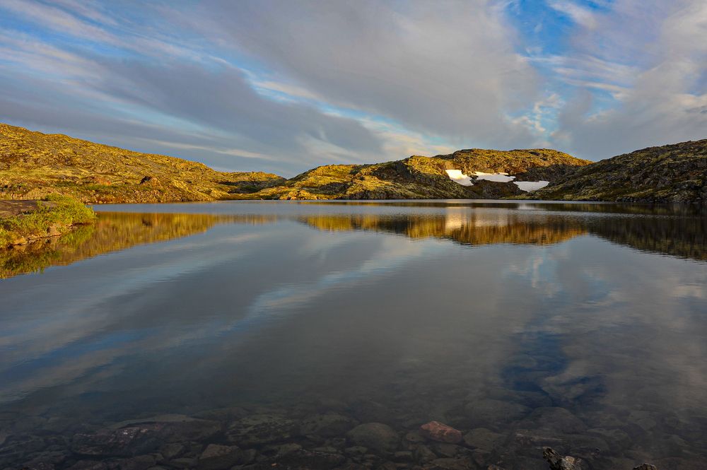 Полярное озеро в тундре
