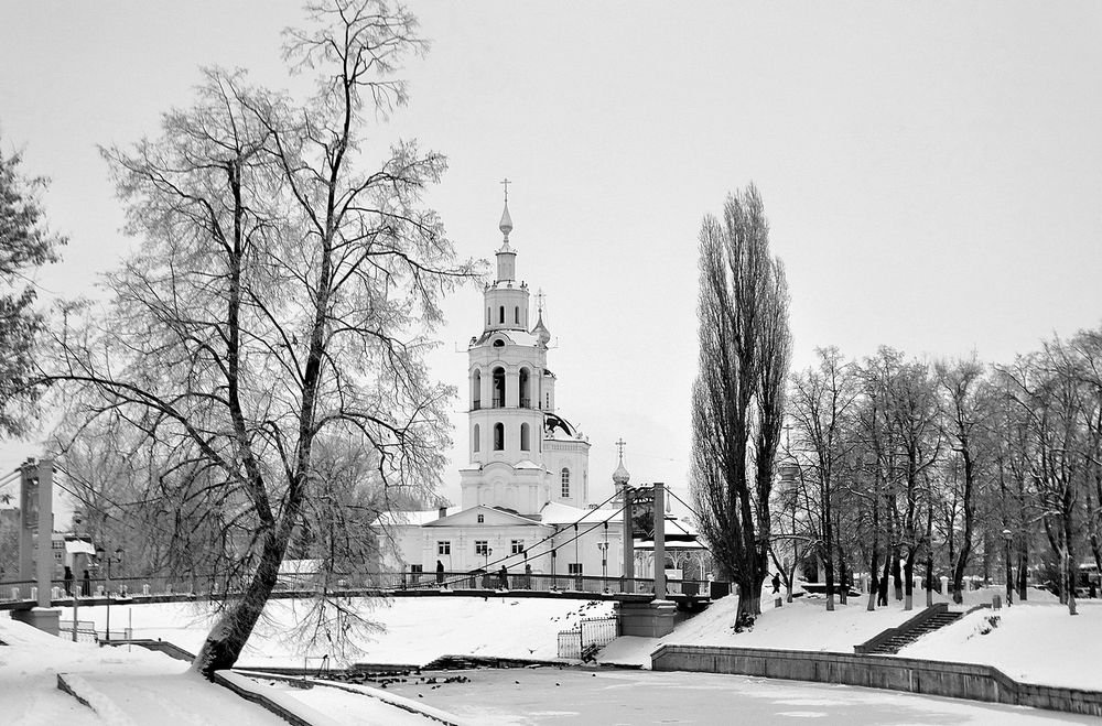 Богоявленский собор и подвесной мост в Орле